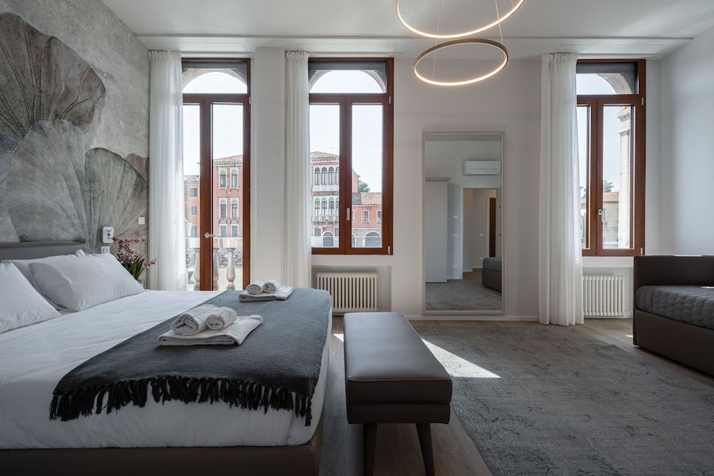 Palace Canal View Junior Suite, Canal View 3