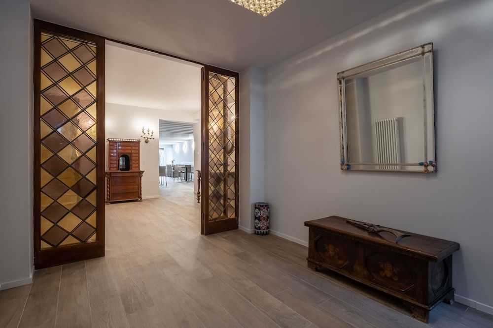 Palace Canal View Junior Suite, Canal View 9