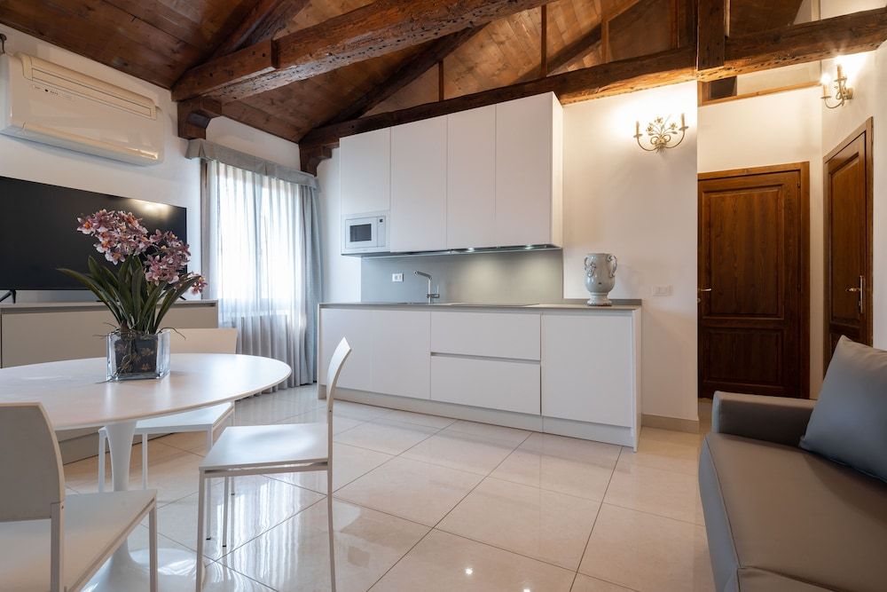 Grand Palace Apartments Classic Apartment 9