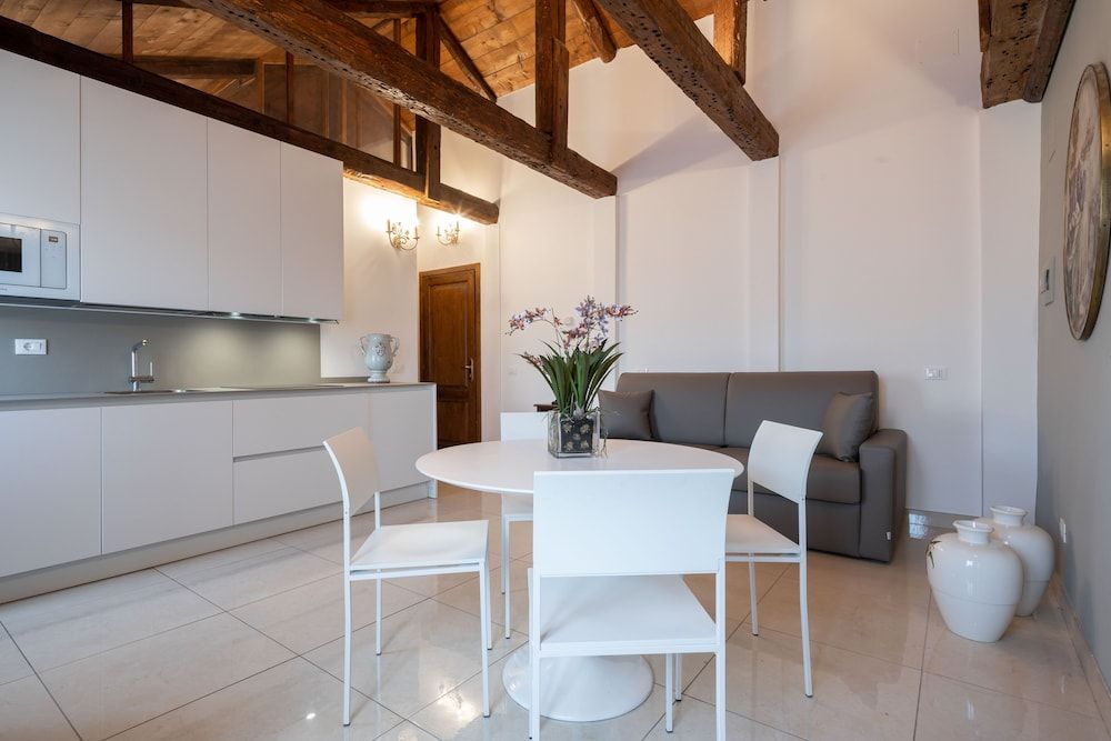 Grand Palace Apartments Classic Apartment 11