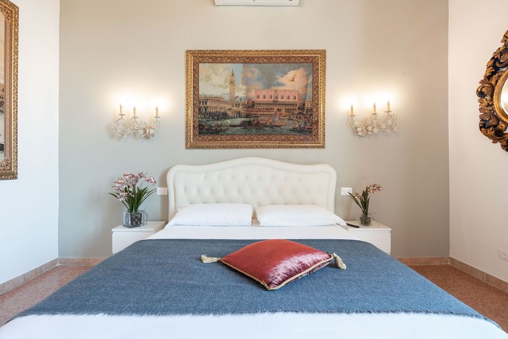 Grand Palace Apartments Classic Suite 7