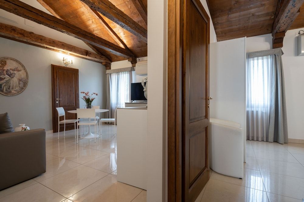 Grand Palace Apartments Classic Apartment 5