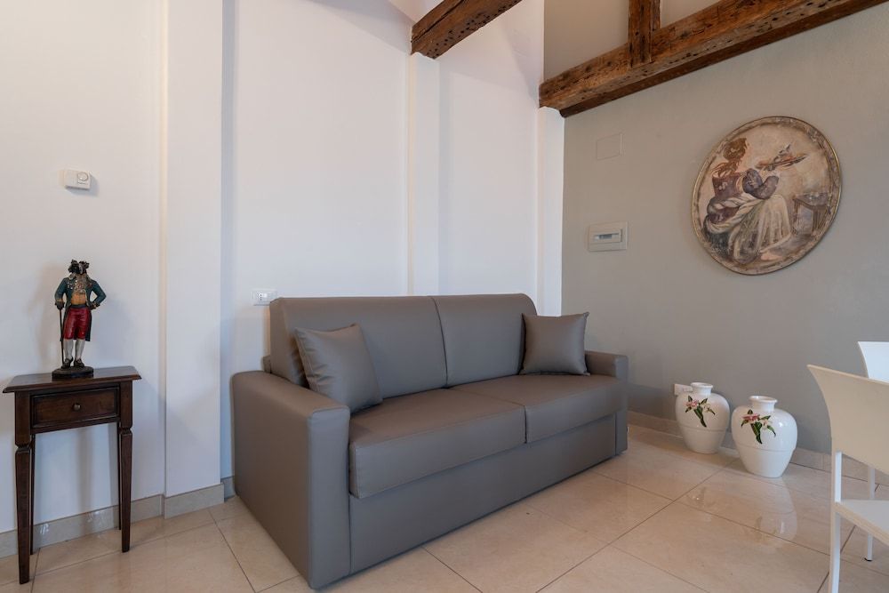 Grand Palace Apartments Classic Apartment 13