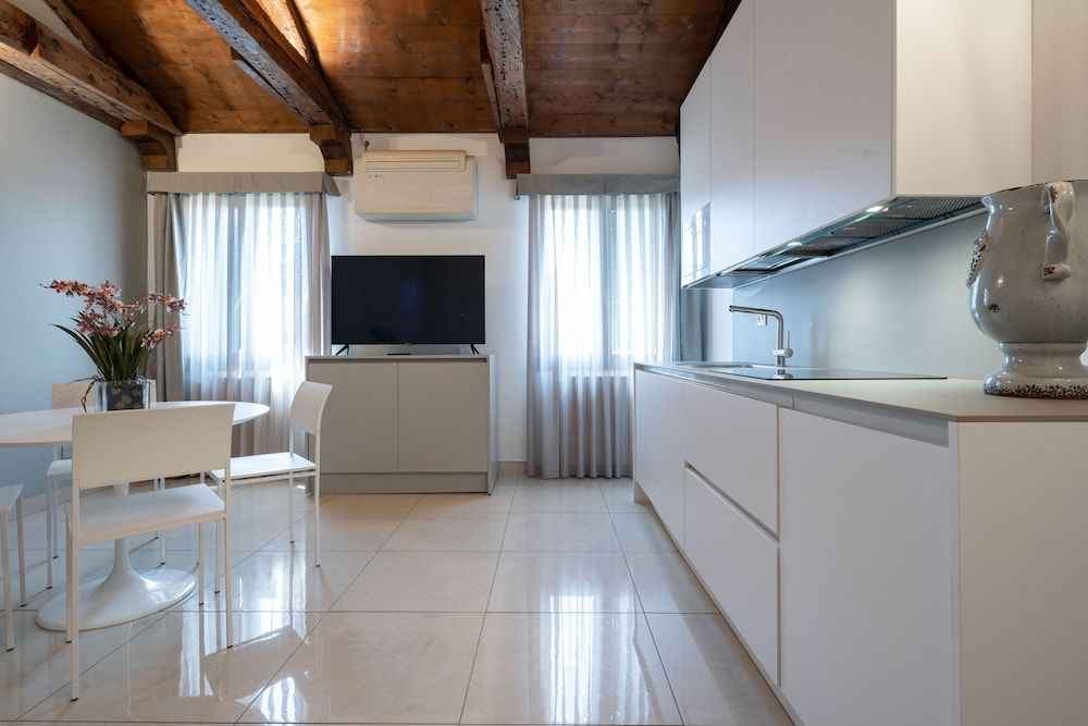 Grand Palace Apartments Classic Apartment 7