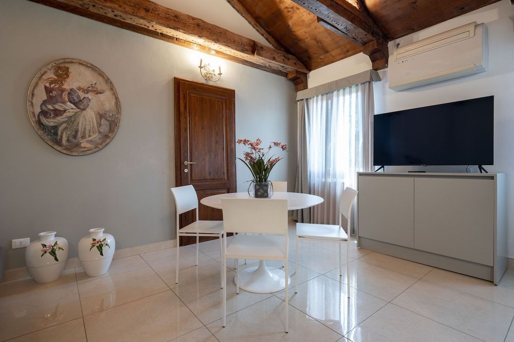 Grand Palace Apartments Classic Apartment 10