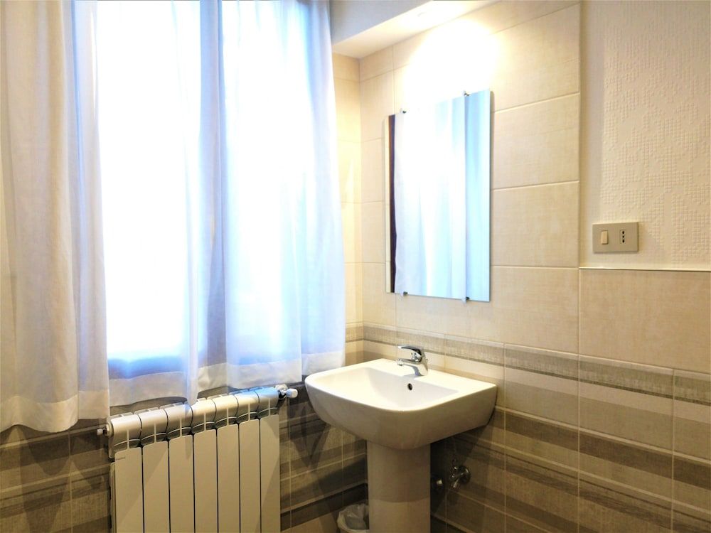 Hotel Rossi Basic Double Room, Shared Bathroom 7