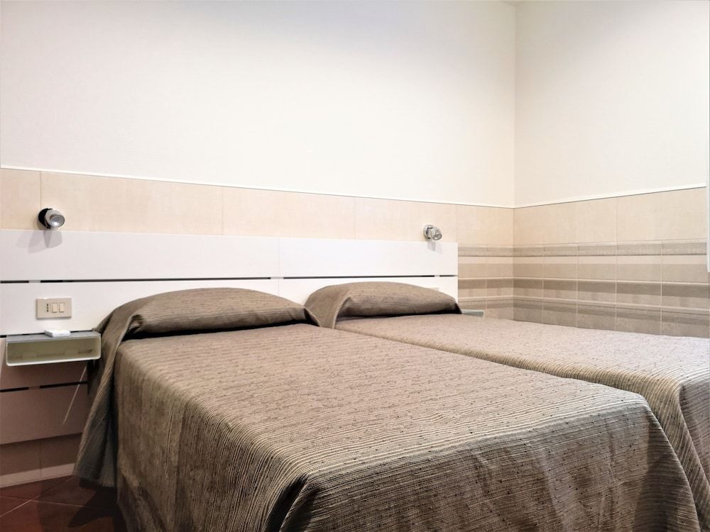 Hotel Rossi Basic Double Room, Shared Bathroom 2