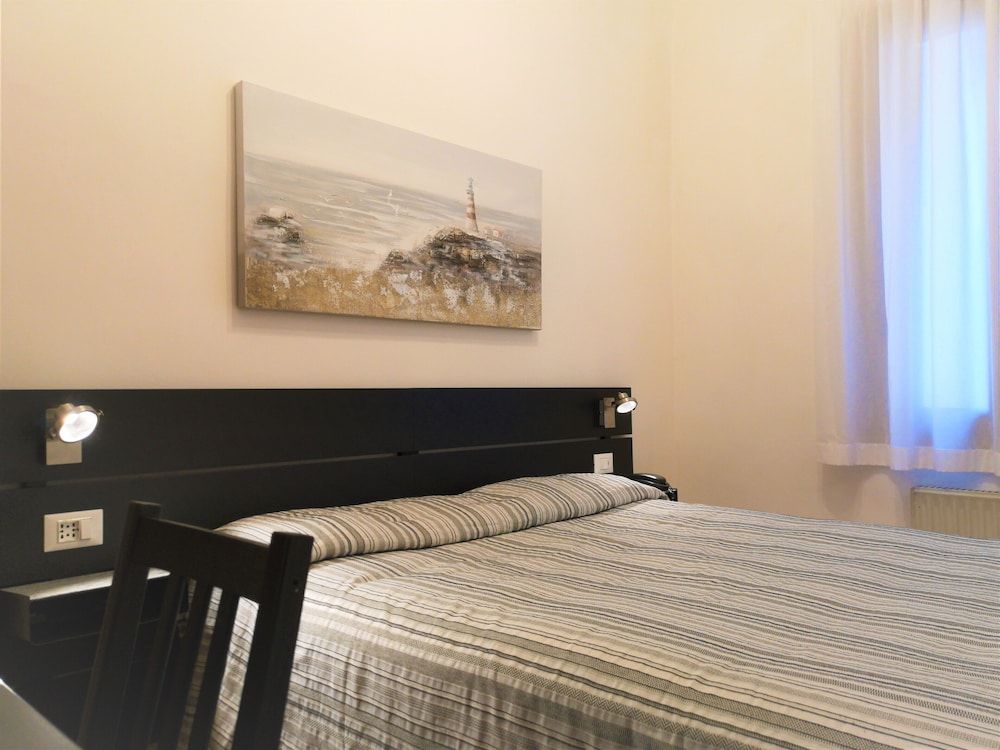 Hotel Rossi Basic Double Room, Shared Bathroom 3