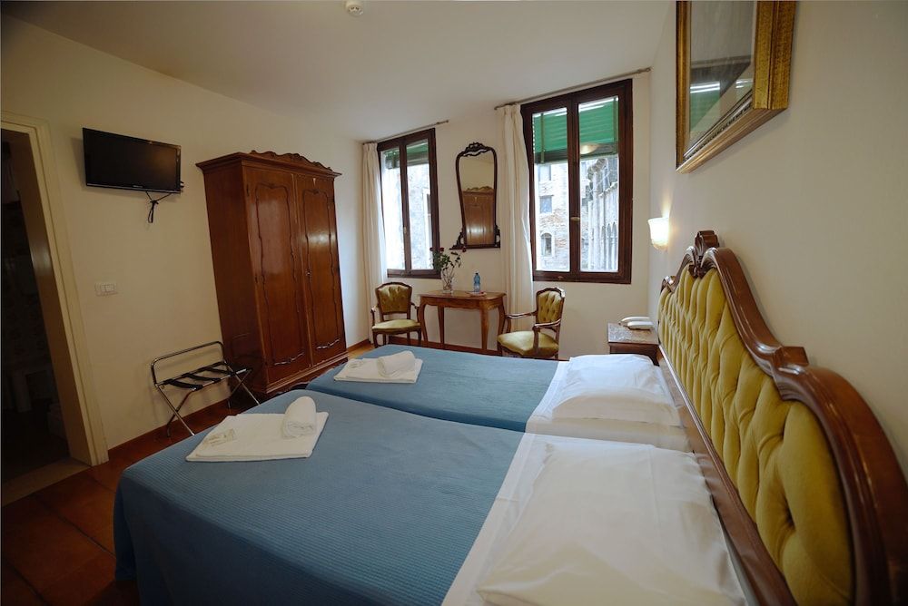 Hotel Canada Venezia Double or Twin Room, Private Bathroom 5