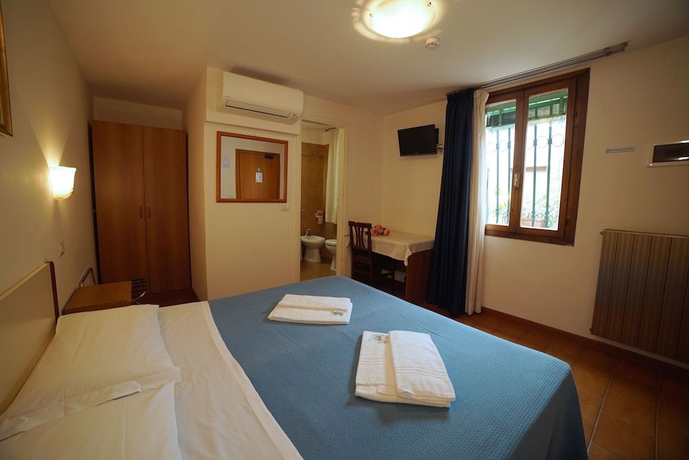 Hotel Canada Venezia Double or Twin Room, Private Bathroom 8