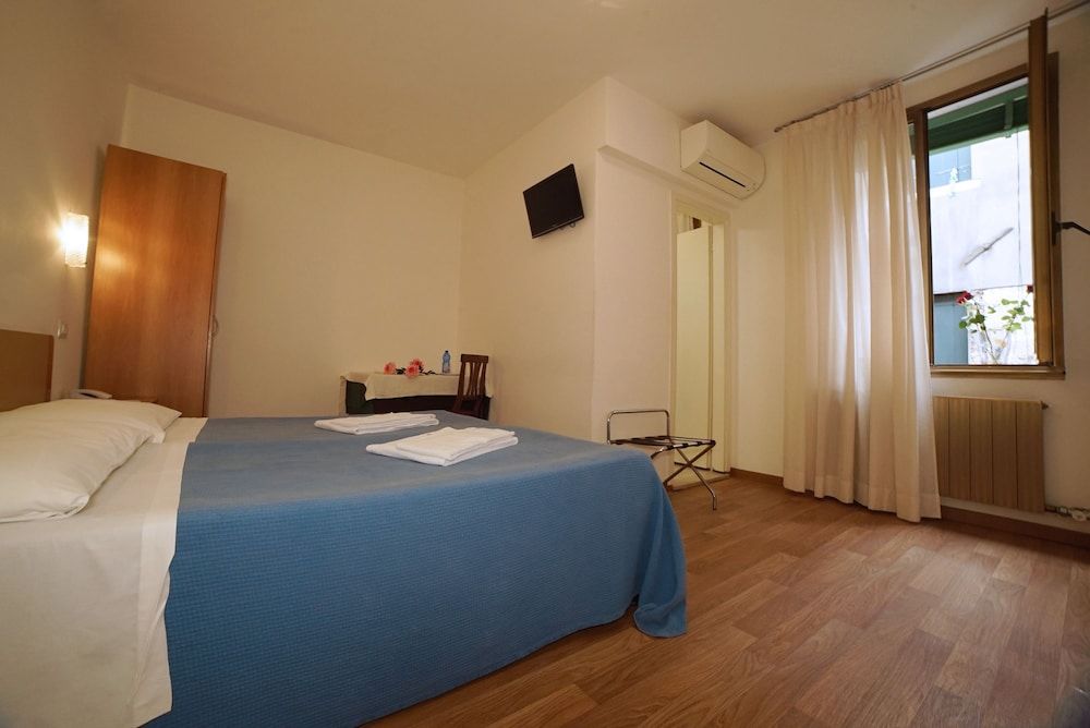 Hotel Canada Venezia Double or Twin Room, Private Bathroom 6