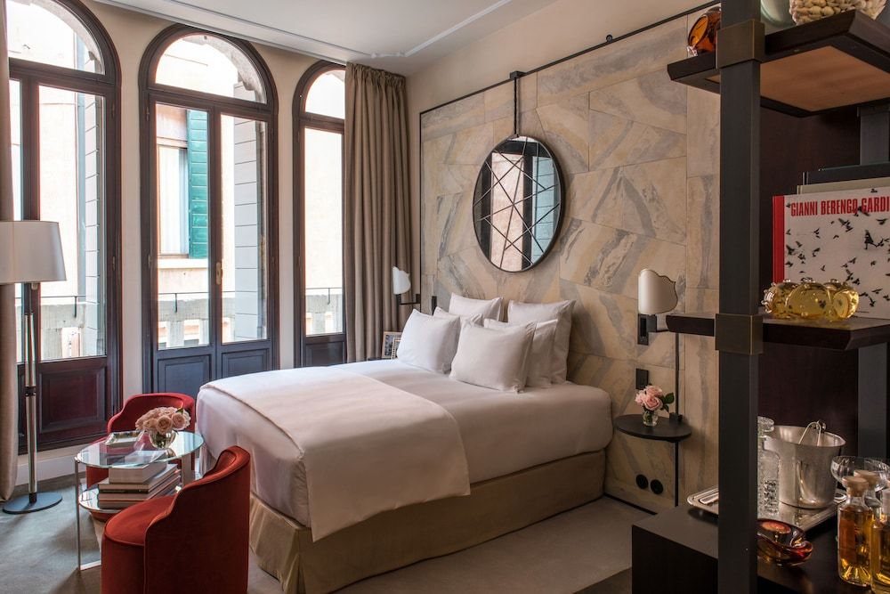 Deluxe Double Room, 1 King Bed, Pool Access