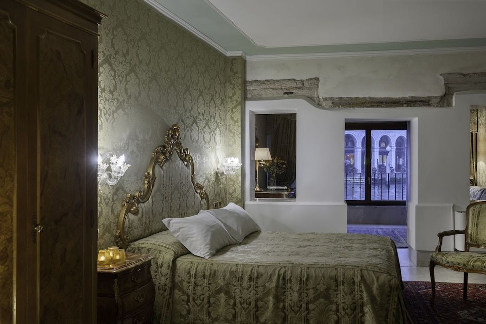 undefined Hotel Al Ponte Antico 5