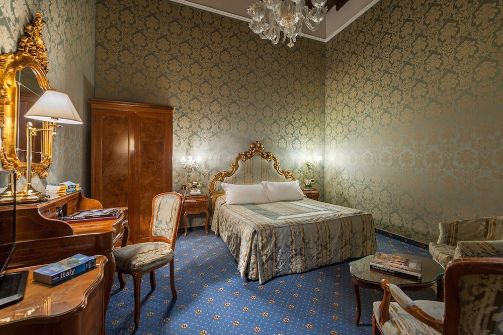 undefined Hotel Al Ponte Antico 2