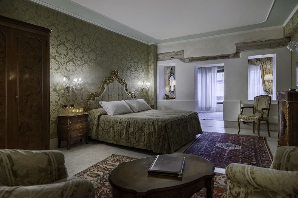 undefined Hotel Al Ponte Antico