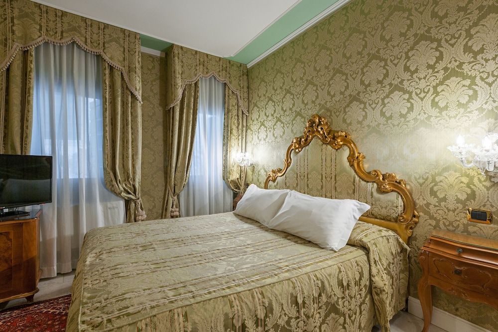Hotel Al Ponte Antico Classic Double or Twin Room 2