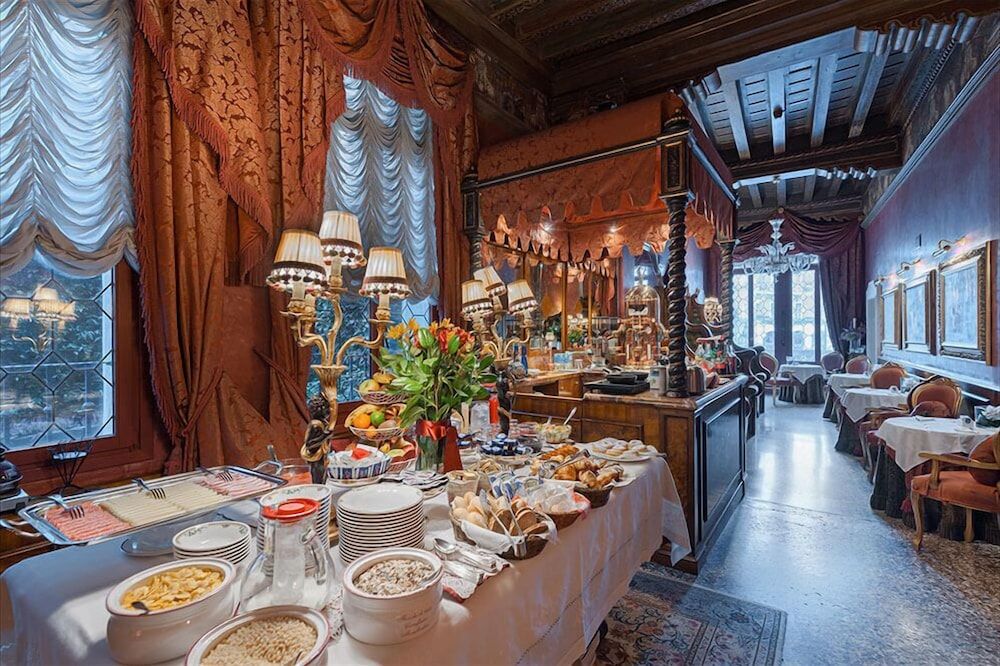 undefined Hotel Al Ponte Antico 10