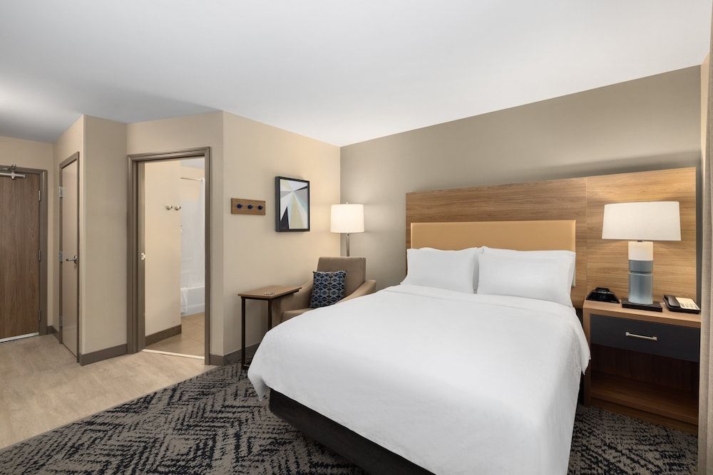 Studio Suite, 1 Queen Bed (Full Kitchen)