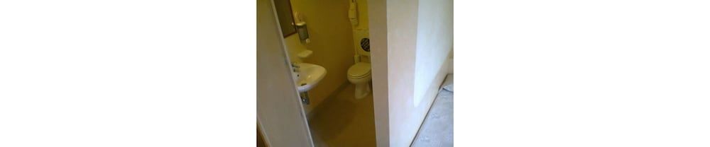 Cadoro Twin Room, 2 Twin Beds 4