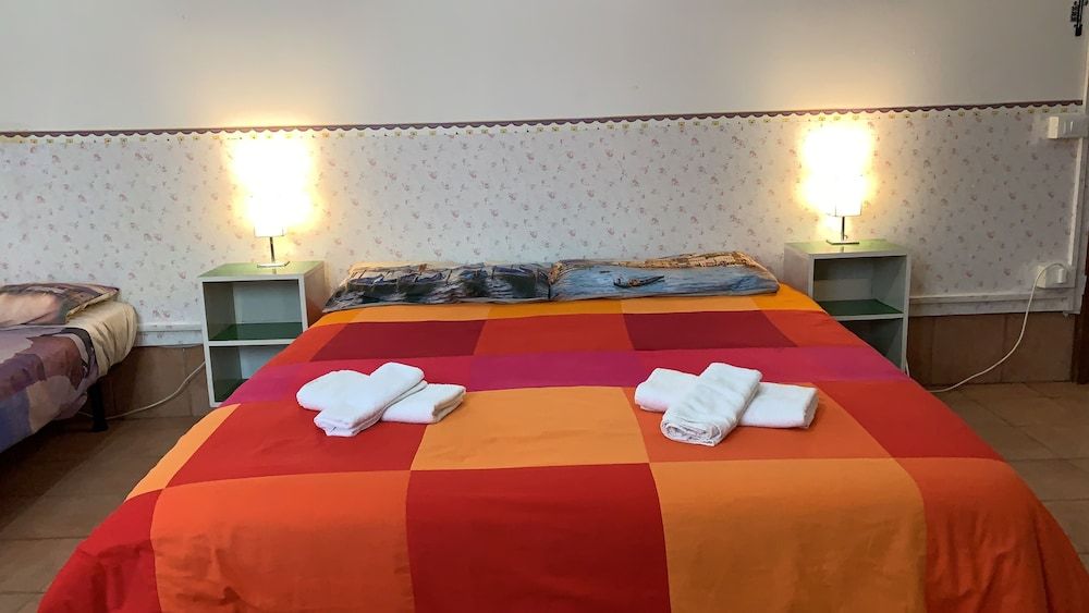 Pavarotti House Triple Room 3