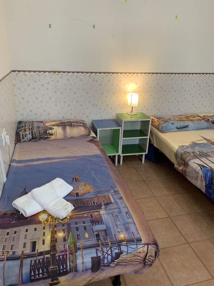 Pavarotti House Family Room 4