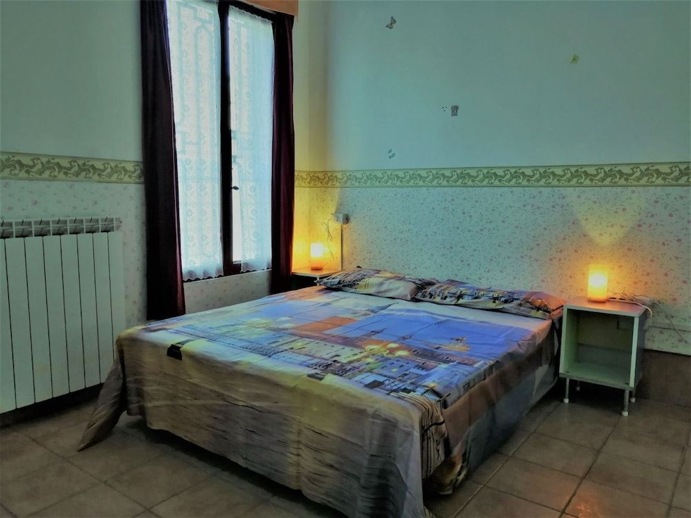 undefined Pavarotti House 2