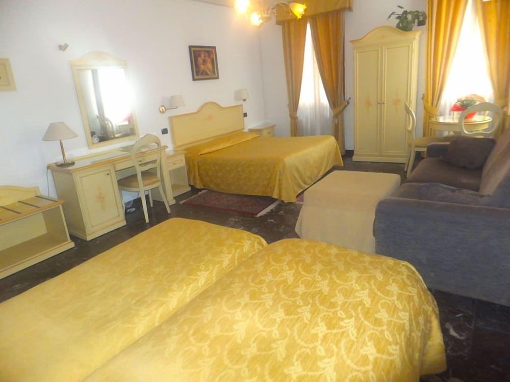 undefined Ca' del Pozzo Rooms 2