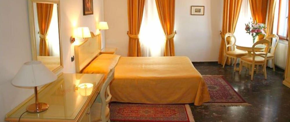 undefined Ca' del Pozzo Rooms 7