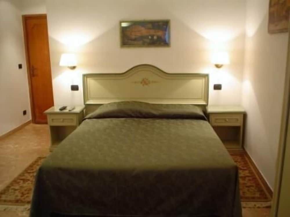 Ca' del Pozzo Rooms Double Room 4