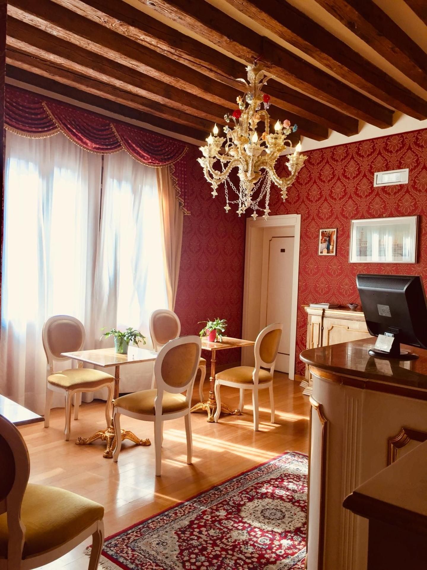 shared lounge/tv area