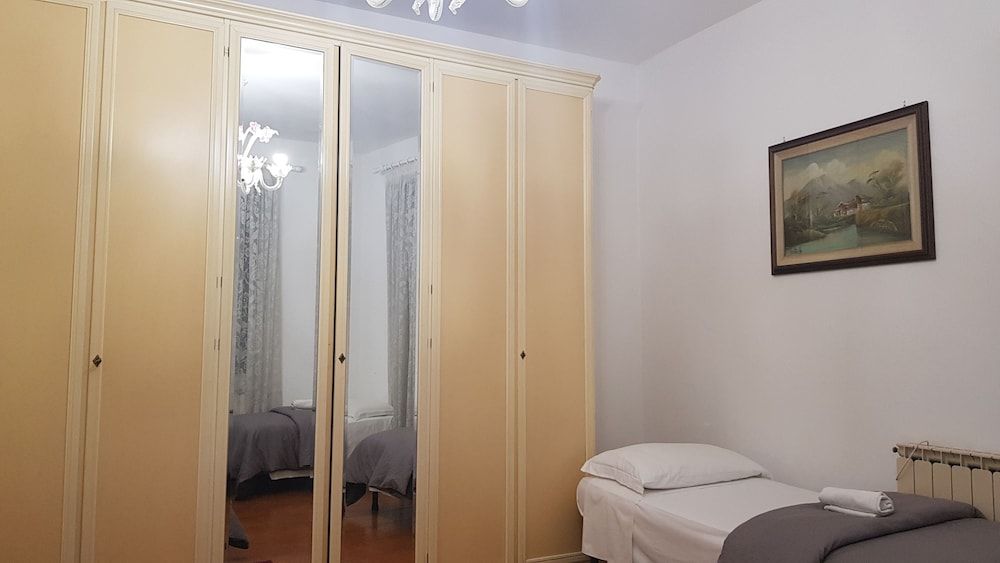 Venetian Style Quadruple Room, Patio 8