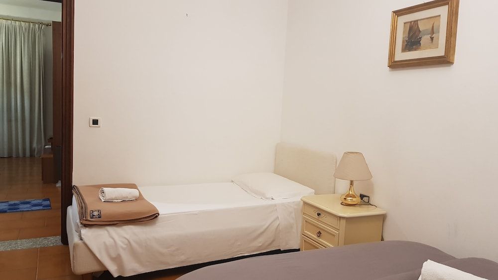 Venetian Style Triple Room, Garden View 6