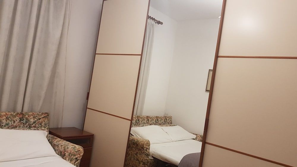 Venetian Style Triple Room, Garden View 7