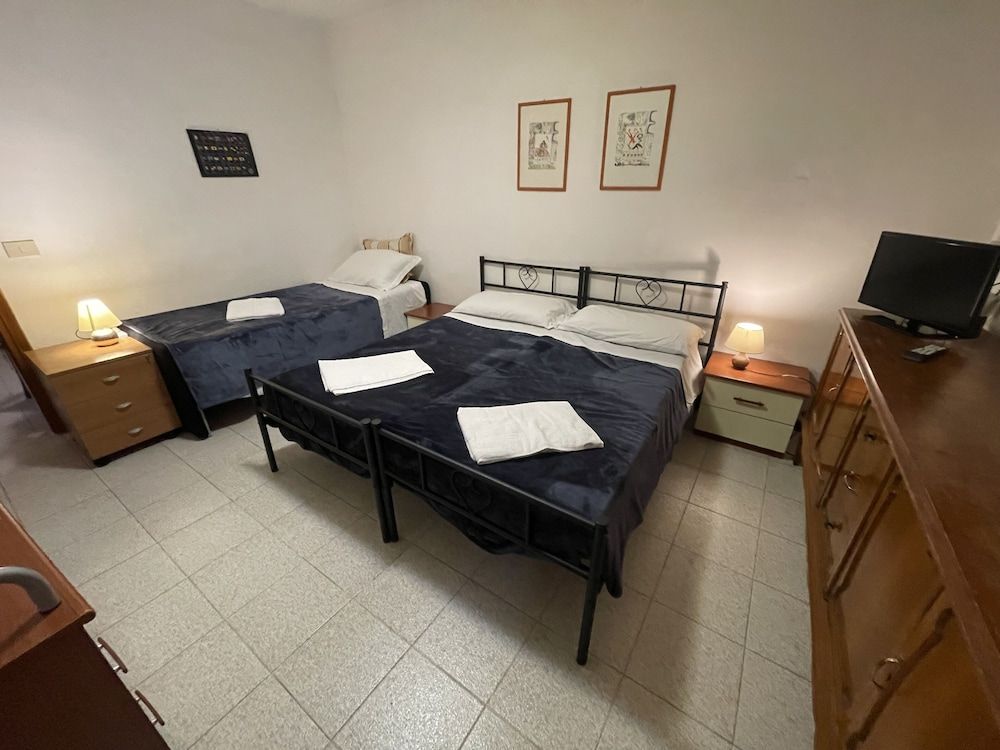 Admiral Home Triple Room, Shared Bathroom, City View 15