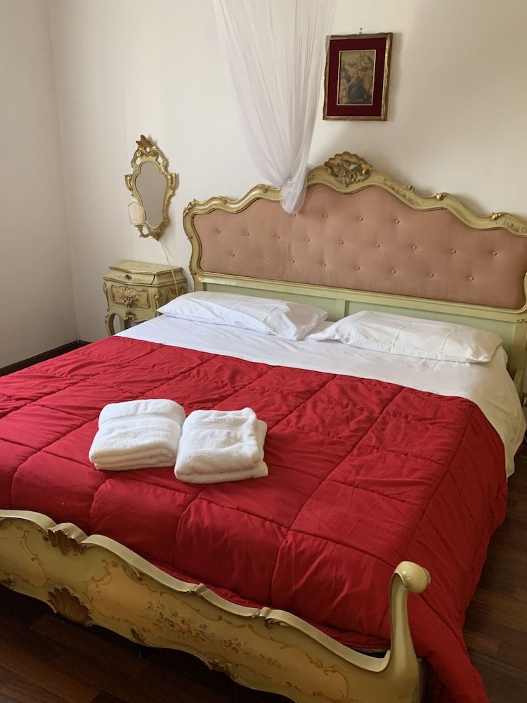 undefined Royal Guest House Venice 4
