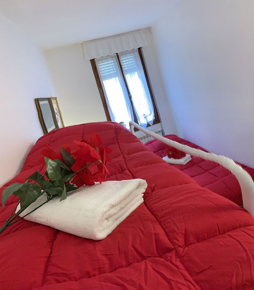 Deluxe Triple Room, Shared Bathroom, City View