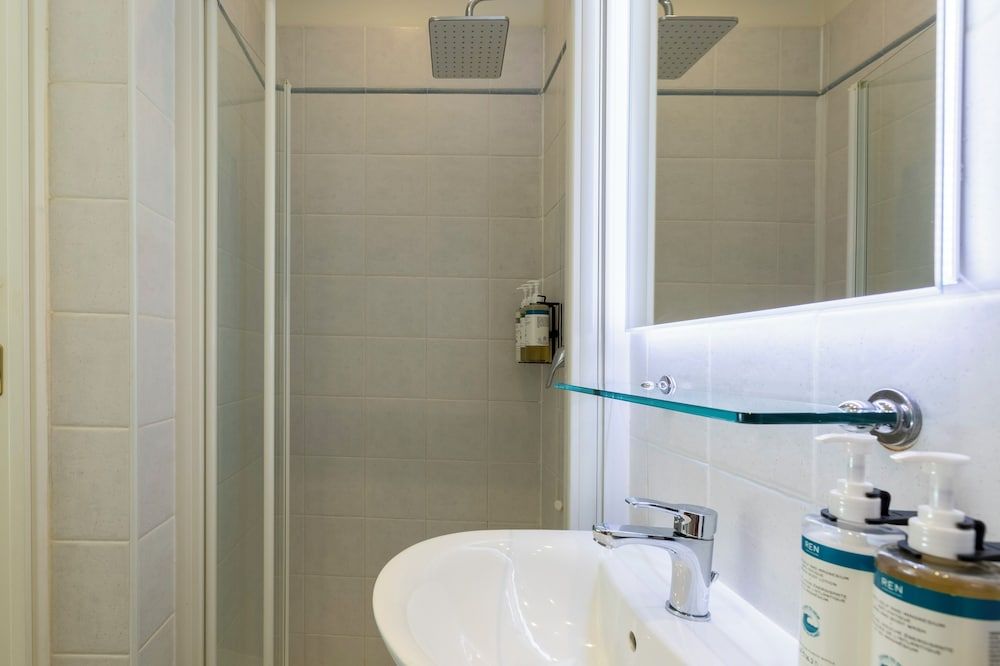 Numa Venice Palazzo Orseolo 2 Bedroom Suite, Bathtub - No Kitchen 6