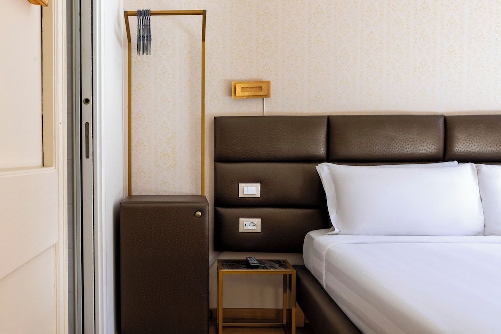 Numa Venice Palazzo Orseolo 2 Bedroom Suite, Bathtub - No Kitchen 3