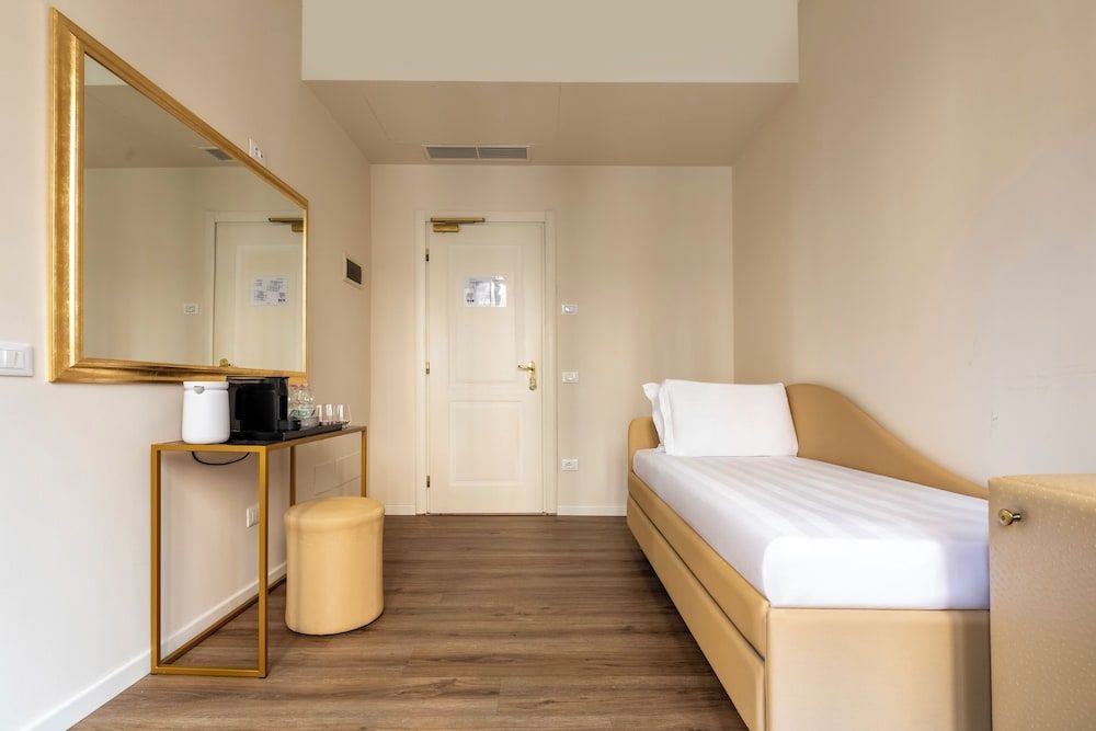 Numa Venice Palazzo Orseolo Medium Room - Canal View 4