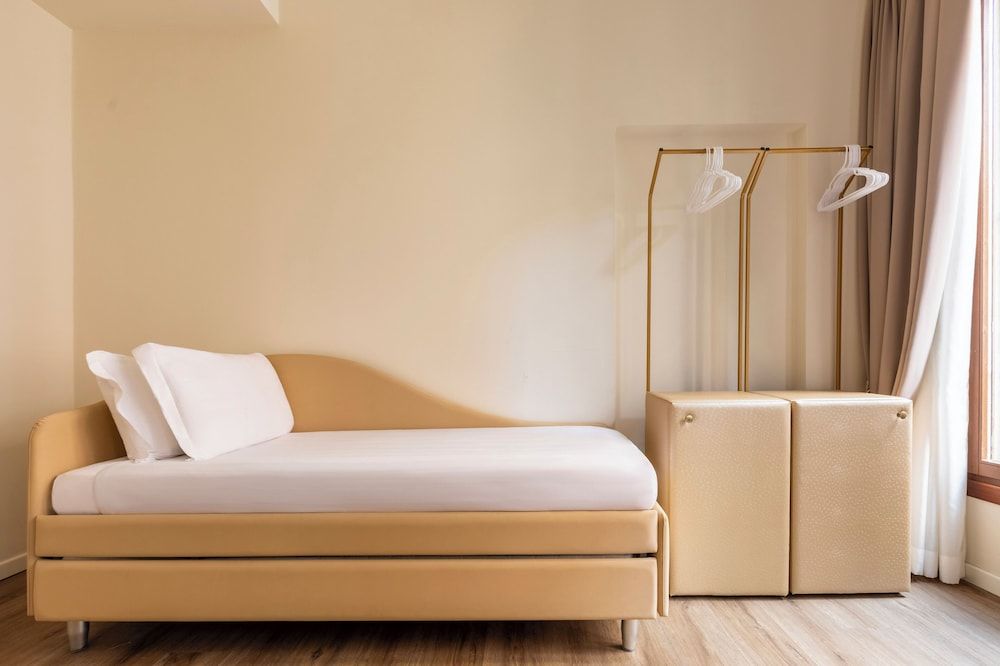 Numa Venice Palazzo Orseolo Medium Room - Canal View 3