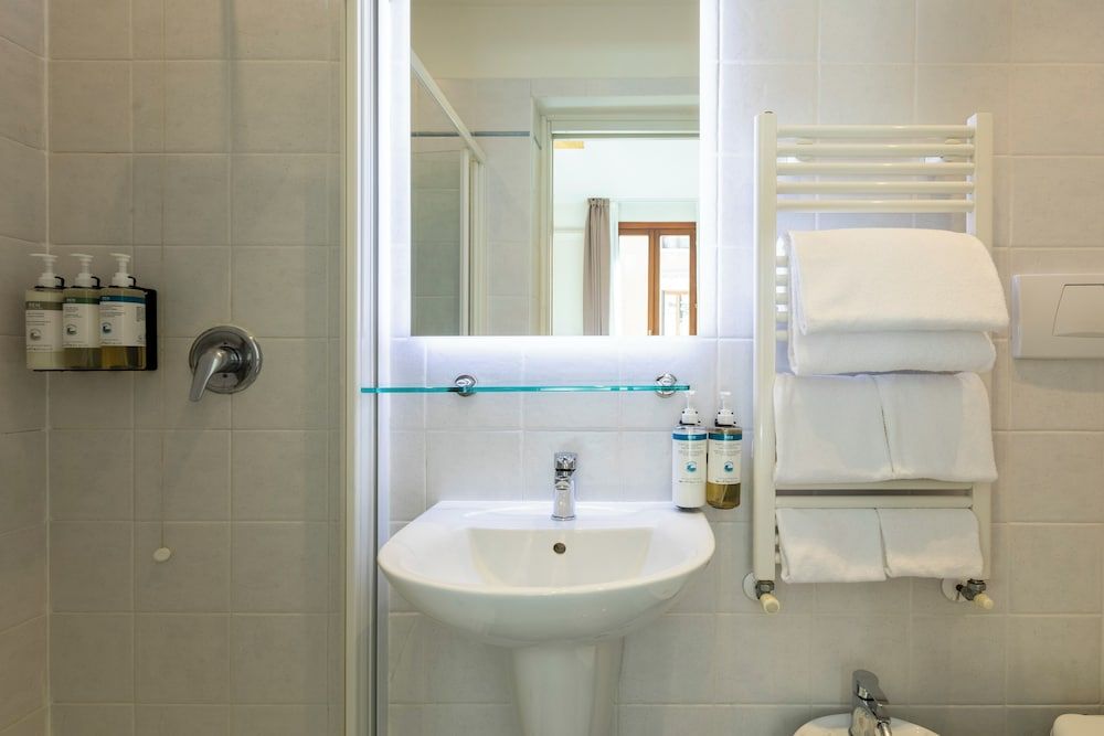 Numa Venice Palazzo Orseolo 2 Bedroom Suite, Bathtub - No Kitchen 5