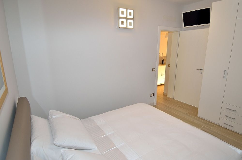 undefined Blue Lagoon 10