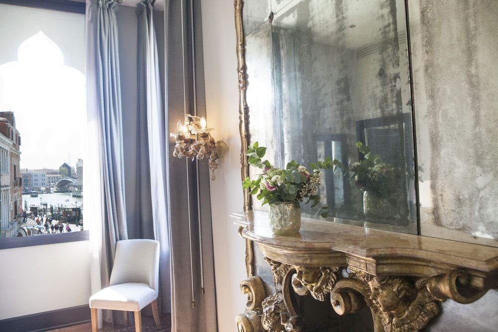 Palazzetto Foscari Deluxe Suite, Canal View 6