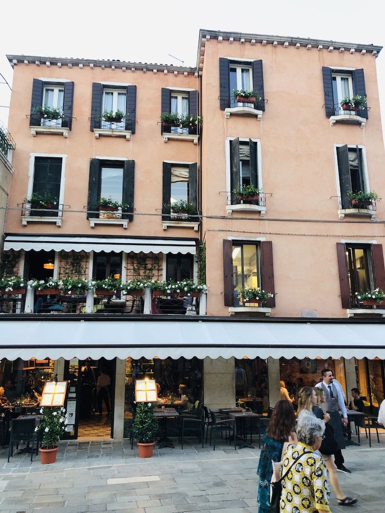 undefined Al Teatro Italia 3