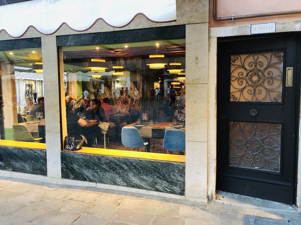 undefined Al Teatro Italia 4