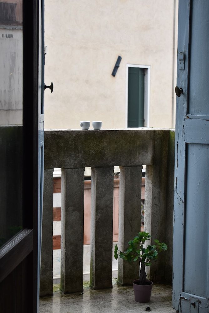 Veniceluxury Economy Triple Room, Shared Bathroom 2