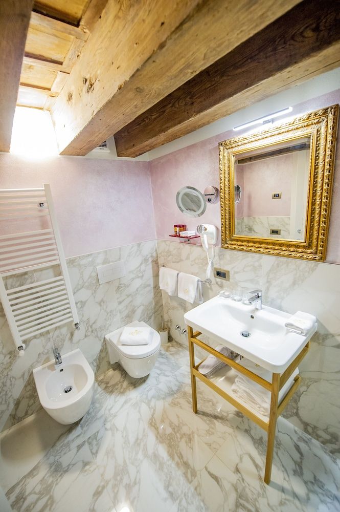 EGO' Residence Venice Standard Double Room, Canal View (San Salvador) 11