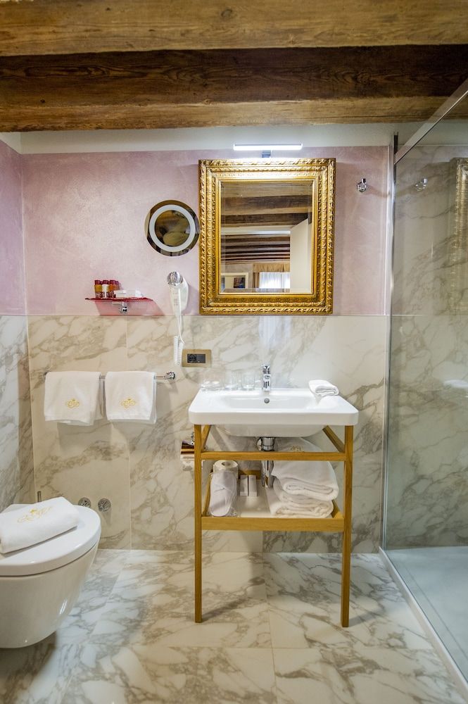 EGO' Residence Venice Standard Double Room, Canal View (San Salvador) 16