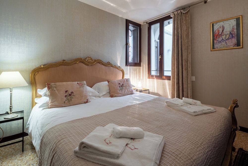 Palazzo Ca' Moro apartments Superior Apartment, 1 Bedroom 4