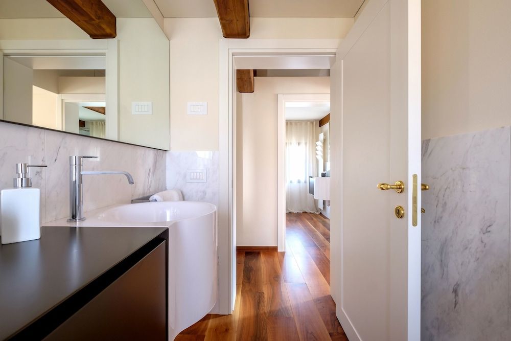 Palazzo Ca' Moro apartments Superior Apartment, 2 Bedrooms 9